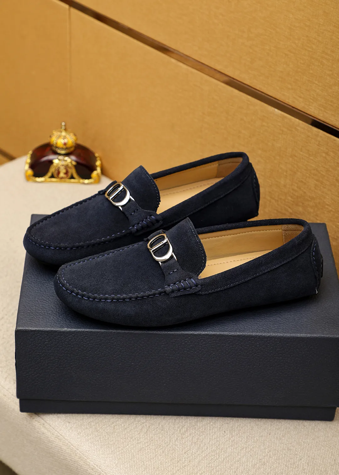 Men's shoes 💰420 💐 Product trademark: Dior "Dior" Doudou shoes Regular size: 38-44 (45🉑️customized) Product materials: Selected Italian imported first-layer frosted cowhide upper + luxury hardware buckle, imported water-dyed sheep 🐑 leather lining. Strong three-dimensional visual effect, original outsole color: 3⃣️colors🉑️select